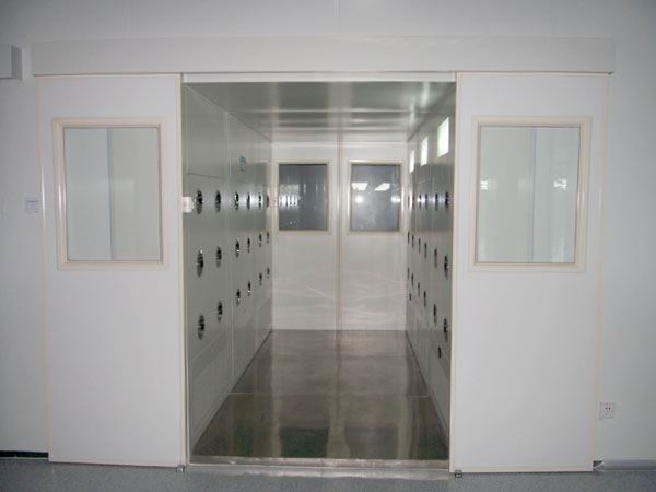 潔凈工程中的風(fēng)淋室要如何安裝？潔凈工程中風(fēng)淋室有什么作用？
